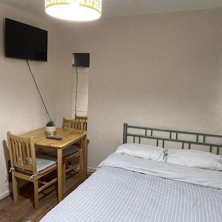 Comfortable Double Room Londra Esterno foto