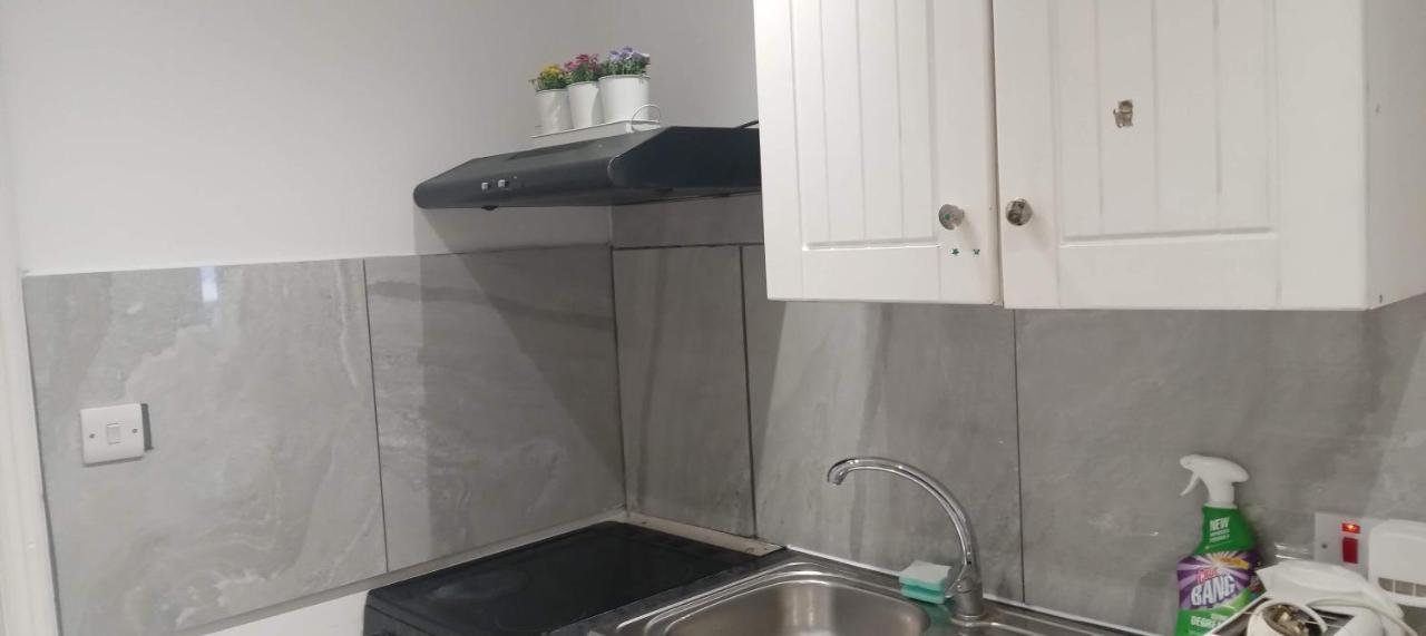 Comfortable Double Room Londra Esterno foto