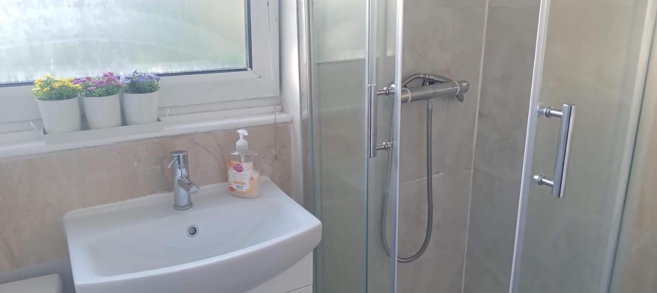 Comfortable Double Room Londra Esterno foto