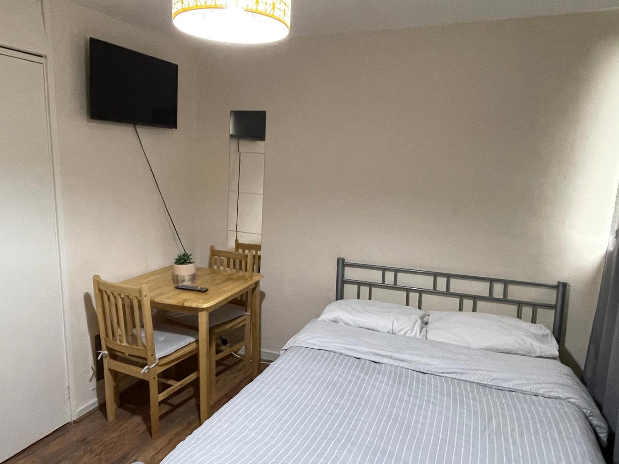 Comfortable Double Room Londra Esterno foto